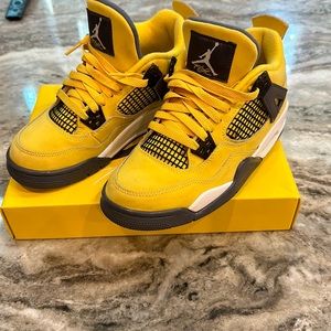 Air Jordan 4 Retro Tour Yellow Size 5Y